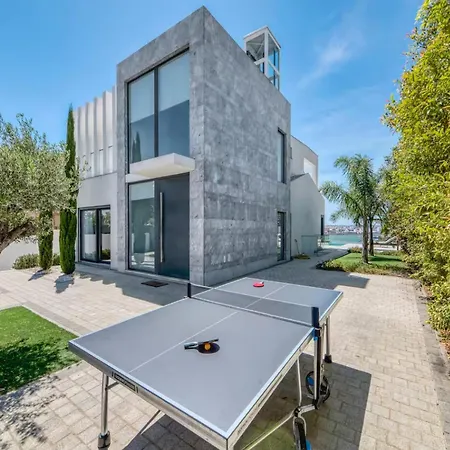 Villa With Pool וילה *
